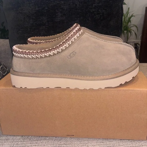 UGG new color Suede Slip-On Shoes brand new size 7 - Picture 1 of 10